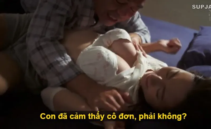 Nhìn con trai mải miết lao đầu vào việc khiến vợ nó cô quạnh lẻ loi, ông bố chồng nổi máu dâm đãng đè ra đụ con dâu.