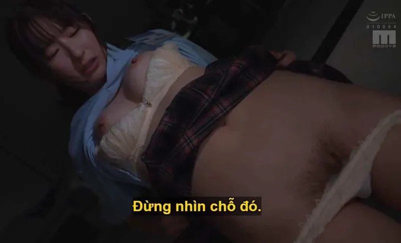 Sếp lớn lập mưu đụ em nhân viên kiêu kỳ lười nhác, suốt ngày chỉ bận tán gẫu với người yêu.